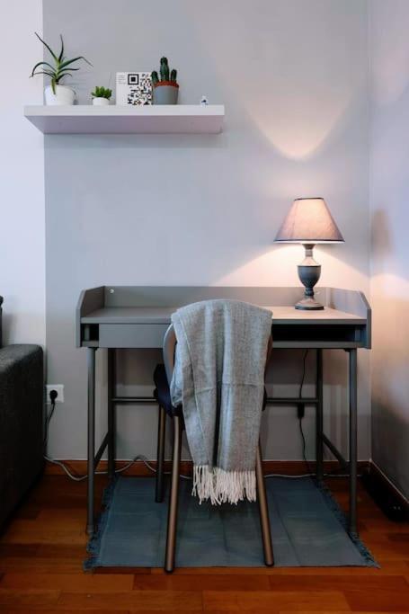 Stylish Haven: Designer Retreat Apartment *