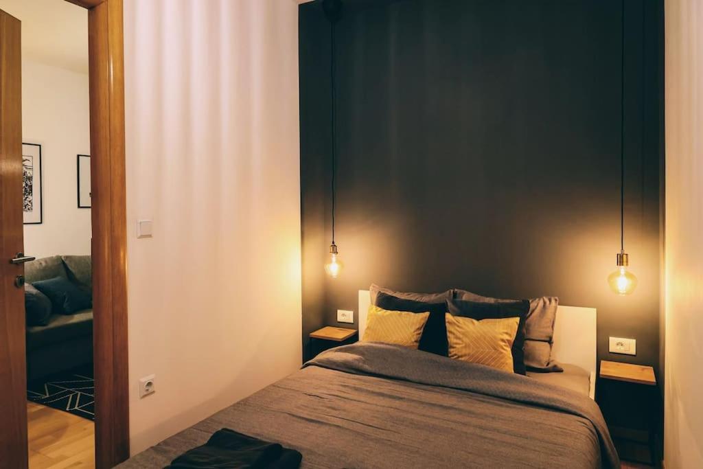 Apartment Stylish Haven: Designer Retreat *
